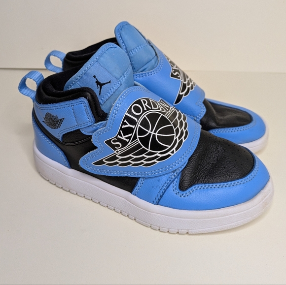 Kids Blue and Black Sky Jordans Size 13C Basketball Shoes - Picture 2 of 7